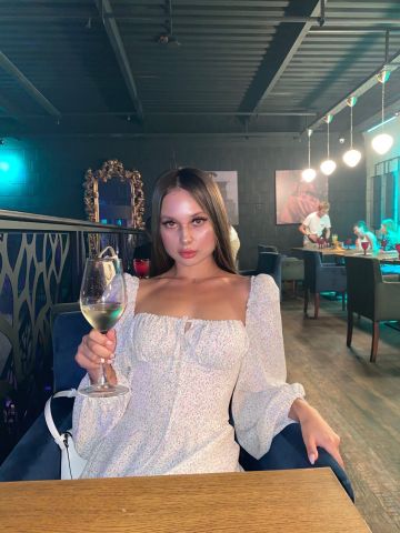 Джулия Привлекательная Блондинка Новоаннинский